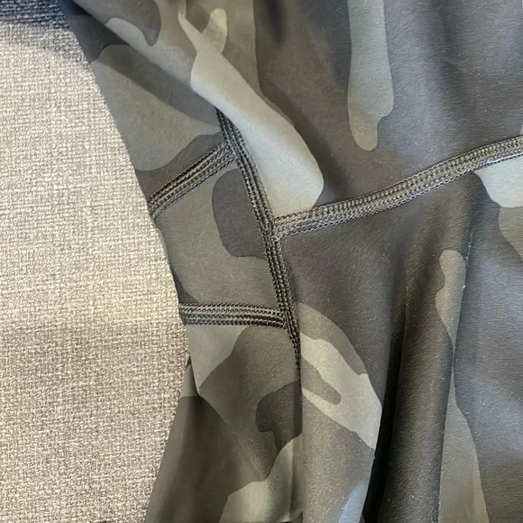 Athleta Green Camo Contender 7/8 Tight Leggings - Picture 8 of 13